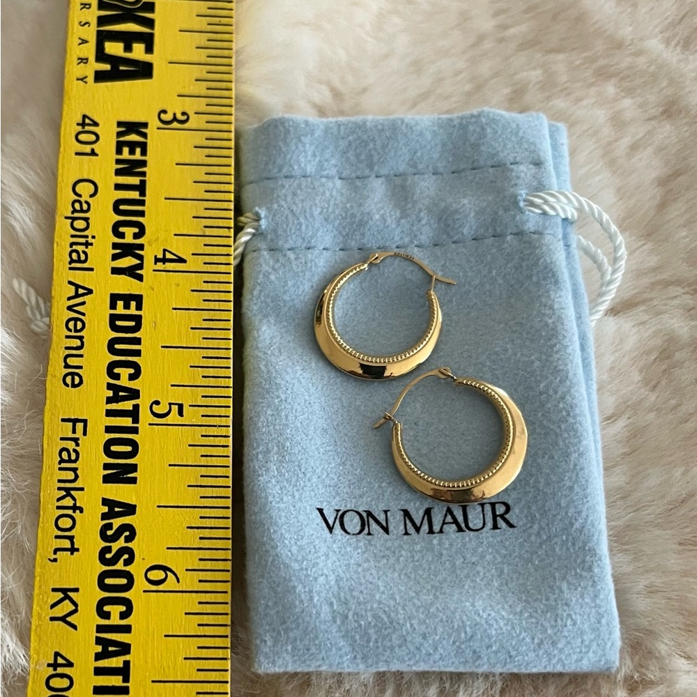 Classic Solid 14 K Gold Hoop Earrings - Elegant Women Jewelry - Picture 8 of 10
